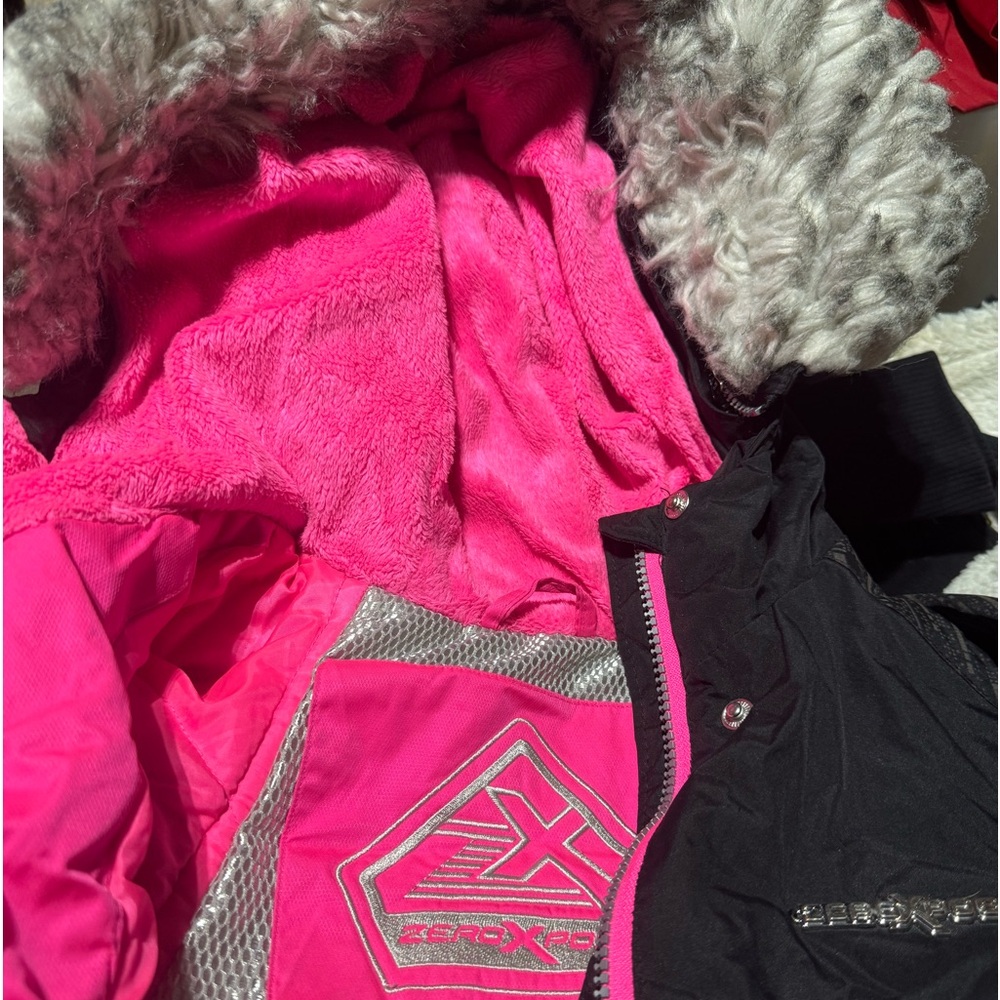 ZERO EXPOSURE GIRLS JACKET SIZE XL
BLACKK/PINK.